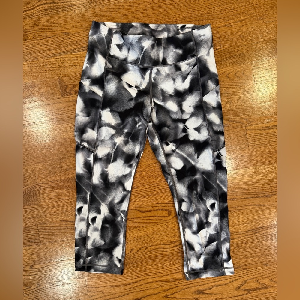 Lululemon speed up crop 21”